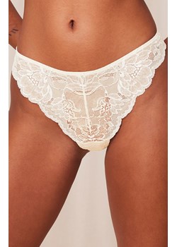 Triumph figi brazylijskie kremowe Amourette Charm Highleg 10218286, Kolor kremowy, Rozmiar 38, Triumph ze sklepu Intymna w kategorii Majtki damskie - zdjęcie 184152212