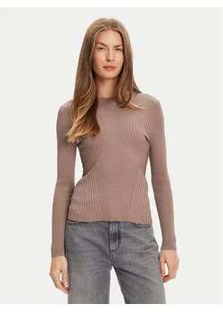 Guess Sweter W5YR08 Z0040 Brązowy Regular Fit ze sklepu MODIVO w kategorii Swetry damskie - zdjęcie 184155491