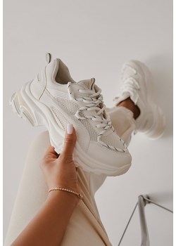 Białe Sneakersy na Tłoczonej Podeszwie z Ozdobnym Sznurowaniem i Wstawkami z Siateczki Xerxia ze sklepu born2be.pl w kategorii Buty sportowe damskie - zdjęcie 184158101