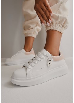 Biało-Różowe Klasyczne Sneakersy z Ozdobną Zawieszką Tenevia ze sklepu born2be.pl w kategorii Buty sportowe damskie - zdjęcie 184158211