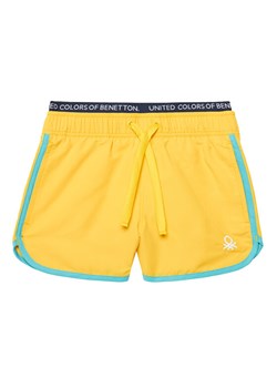 United Colors Of Benetton Szorty kąpielowe 5JD00X00R Żółty Regular Fit ze sklepu MODIVO w kategorii Kąpielówki chłopięce - zdjęcie 184158561