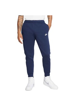 Spodnie Nike Sportswear Club Fleece BV2671-410 - granatowe ze sklepu streetstyle24.pl w kategorii Spodnie męskie - zdjęcie 184166670
