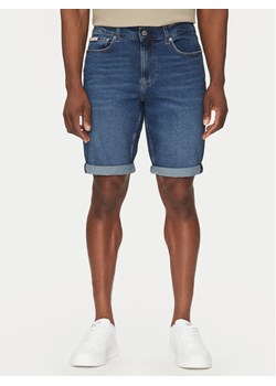 Calvin Klein Jeans Szorty jeansowe J30J327184 Niebieski Slim Fit ze sklepu MODIVO w kategorii Spodenki męskie - zdjęcie 184167521