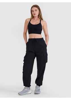 Damskie spodnie tkaninowe 4F 4FRSS25TTROF1452 - czarne ze sklepu Sportstylestory.com w kategorii Spodnie damskie - zdjęcie 184169441