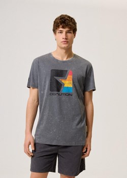 Koszulka męska z krótkim rękawem o regularnym kroju ze sklepu Diverse w kategorii T-shirty męskie - zdjęcie 184171553