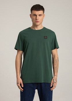 Koszulka z dekoracyjną metką na klatce piersiowej ze sklepu Diverse w kategorii T-shirty męskie - zdjęcie 184174282