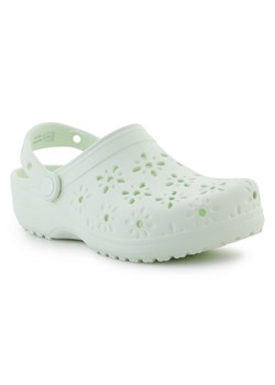 Klapki Crocs Classic Floral Cut Out Clog W 210927-3YH zielone ze sklepu ButyModne.pl w kategorii Klapki damskie - zdjęcie 184181931