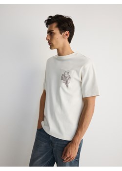 Reserved - T-shirt oversize z haftem - złamana biel ze sklepu Reserved w kategorii T-shirty męskie - zdjęcie 184185122