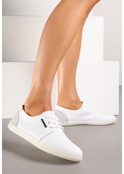 Białe Skórzane Sneakersy Ozdobione Perforacją Dolamiria ze sklepu born2be.pl w kategorii Buty sportowe damskie - zdjęcie 184185824