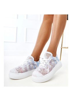 Wielokolorowe sneakersy ażurowe na platformie Wilsen białe ze sklepu ButyModne.pl w kategorii Buty sportowe damskie - zdjęcie 184196260