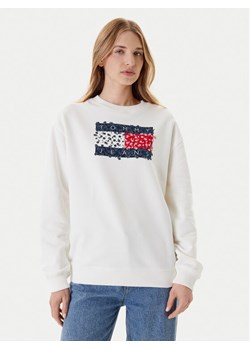 Tommy Jeans Bluza Floral Flag DW0DW20933 Biały Relaxed Fit ze sklepu MODIVO w kategorii Bluzy damskie - zdjęcie 184197121