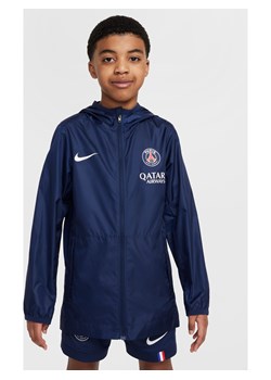 Przeciwdeszczowa kurtka piłkarska z kapturem dla dużych dzieci Nike Paris Saint-Germain Academy Pro - Niebieski ze sklepu Nike poland w kategorii Kurtki chłopięce - zdjęcie 184204002