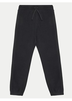 United Colors Of Benetton Spodnie dresowe 3EB5CF05L Czarny Regular Fit ze sklepu MODIVO w kategorii Spodnie chłopięce - zdjęcie 184212711