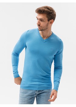 Sweter męski z haftem - błękitny V21 E191 ze sklepu ombre w kategorii Swetry męskie - zdjęcie 184216374