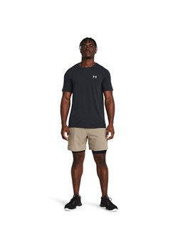 Męskie spodenki treningowe Under Armour UA Vanish Woven 2in1 Shorts - beżowe ze sklepu Sportstylestory.com w kategorii Spodenki męskie - zdjęcie 184221513