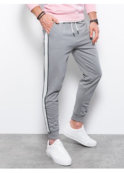 Spodnie męskie dresowe joggery - szare V8 P951 ze sklepu ombre w kategorii Spodnie męskie - zdjęcie 184223380