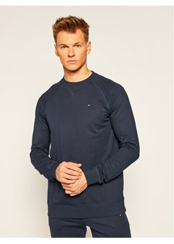 Tommy Hilfiger Bluza Track UM0UM01612 Granatowy Regular Fit ze sklepu MODIVO w kategorii Bluzy męskie - zdjęcie 184227870