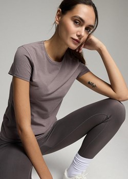 Dopasowana koszulka z domieszką wiskozy ze sklepu Diverse w kategorii Bluzki damskie - zdjęcie 184229580