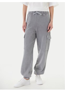 United Colors Of Benetton Spodnie dresowe 39BLDF01B Szary Regular Fit ze sklepu MODIVO w kategorii Spodnie damskie - zdjęcie 184231844