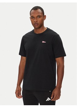 adidas T-Shirt Pennant Trim Graphic JL9228 Czarny Regular Fit ze sklepu MODIVO w kategorii T-shirty męskie - zdjęcie 184231940