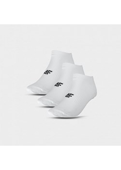 Męskie skarpetki niskie (3-pack) 4F 4FWMM00USOCM277 - białe ze sklepu Sportstylestory.com w kategorii Skarpetki męskie - zdjęcie 184236234