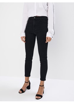 Mohito - Jeansy skinny push up PETITE - czarny ze sklepu Mohito w kategorii Jeansy damskie - zdjęcie 184239042