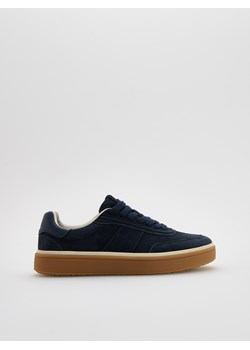 Reserved - Zamszowe sneakersy - granatowy ze sklepu Reserved w kategorii Buty sportowe męskie - zdjęcie 184240730
