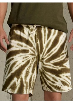 Sinsay - Szorty tie-dye - khaki ze sklepu Sinsay w kategorii Spodenki męskie - zdjęcie 184246293