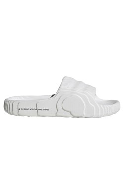 Klapki damskie/męskie adidas Adilette 22 Crystal White z wygodną profilowaną podeszwą białe (HQ4672) ze sklepu ButyModne.pl w kategorii Klapki męskie - zdjęcie 184252113