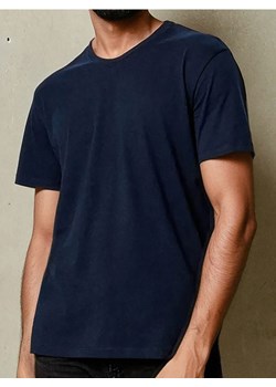 Sinsay - Koszulka z dekoltem w serek w stylu basic - granatowy ze sklepu Sinsay w kategorii T-shirty męskie - zdjęcie 184255270