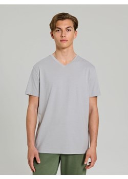 Sinsay - Koszulka z dekoltem w serek - szary ze sklepu Sinsay w kategorii T-shirty męskie - zdjęcie 184255271