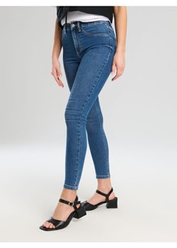 Sinsay - Jeansy skinny mid waist - niebieski ze sklepu Sinsay w kategorii Jeansy damskie - zdjęcie 184255313