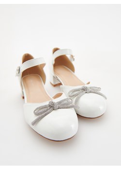 Reserved - Loafersy na niskim obcasie - biały - id: 624DL-00X - marki Reserved - 184259043 Reserved - Loafersy na niskim obcasie - biały ze sklepu Reserved w kategorii Sukienki dziewczęce - zdjęcie 184259043