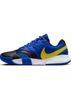 Męskie buty do tenisa na korty ziemne NikeCourt Lite 4 - Niebieski - id: 41646250671new - marki Nike - 184264264 Męskie buty do tenisa na korty ziemne NikeCourt Lite 4 - Niebieski ze sklepu Nike poland w kategorii Buty sportowe męskie - zdjęcie 184264264