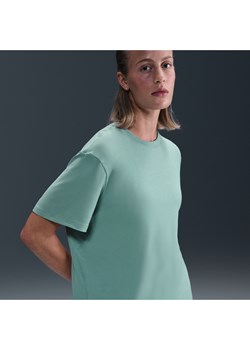 Damska koszulka z krótkim rękawem Dri-FIT Nike One Relaxed - Zieleń ze sklepu Nike poland w kategorii Bluzki damskie - zdjęcie 184264302