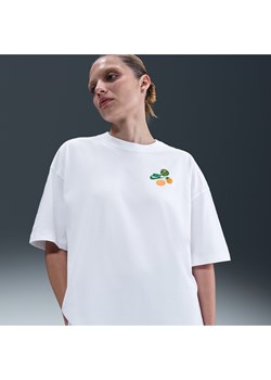 Damski T-shirt o kroju oversize z krótkim rękawem i grafiką Nike Sportswear - Biel ze sklepu Nike poland w kategorii Bluzki damskie - zdjęcie 184264703