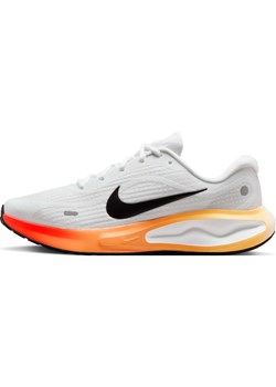 Męskie buty do biegania po asfalcie Nike Journey Run - Biel - id: 41646247590new - marki Nike - 184264943 Męskie buty do biegania po asfalcie Nike Journey Run - Biel ze sklepu Nike poland w kategorii Buty sportowe męskie - zdjęcie 184264943