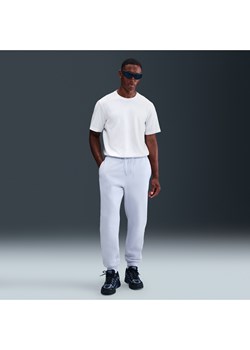Joggery męskie Nike Club - Szary ze sklepu Nike poland w kategorii Spodnie męskie - zdjęcie 184265011