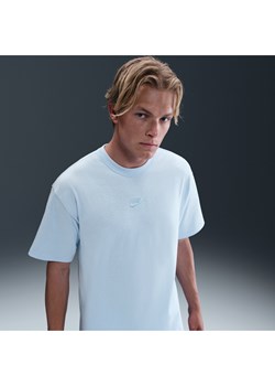 T-shirt męski Nike Sportswear Premium Essentials - Niebieski ze sklepu Nike poland w kategorii T-shirty męskie - zdjęcie 184265111