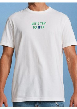 Sinsay - Koszulka z motylowym nadrukiem na plecach - kremowy ze sklepu Sinsay w kategorii T-shirty męskie - zdjęcie 184276791