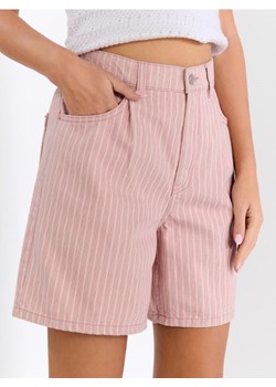 Sinsay - Szorty jeansowe high waist w paski - różowy ze sklepu Sinsay w kategorii Szorty - zdjęcie 184276973