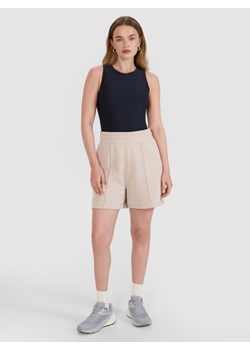 Damskie spodenki dresowe 4F 4FRSS25TSHOF731 - beżowe ze sklepu Sportstylestory.com w kategorii Szorty - zdjęcie 184278183