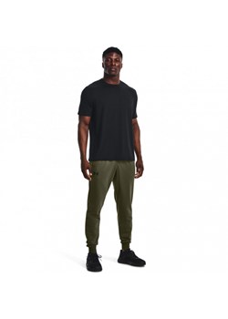 Męskie spodnie treningowe UNDER ARMOUR UA Armour Fleece Joggers - oliwkowe/khaki ze sklepu Sportstylestory.com w kategorii Spodnie męskie - zdjęcie 184280022