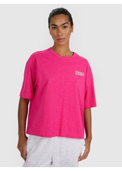 Damski t-shirt oversize z nadrukiem 4F 4FRSS25TTSHF3161 - różowy ze sklepu Sportstylestory.com w kategorii Bluzki damskie - zdjęcie 184280161