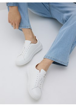 Reserved - Skórzane sneakersy - biały ze sklepu Reserved w kategorii Buty sportowe męskie - zdjęcie 184280742