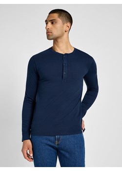 LEE MĘSKA KOSZULKA LONGSLEEVE LEE LS HENLEY INKY BLUE 112355567 ze sklepu YouNeedit.pl w kategorii T-shirty męskie - zdjęcie 184283564