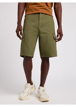 LEE MĘSKIE SZORTY MATERIAŁOWE LEE CARGO SHORT OLIVE GREEN 112349193 ze sklepu YouNeedit.pl w kategorii Spodenki męskie - zdjęcie 184283580