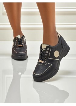 Royalfashion Sneakersy damskie na niskim koturnie Carese ze sklepu royalfashion.pl w kategorii Buty sportowe damskie - zdjęcie 184283862