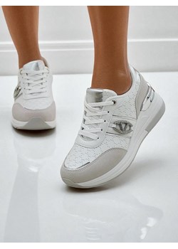 Royalfashion Sneakersy damskie na koturnie Capre ze sklepu royalfashion.pl w kategorii Buty sportowe damskie - zdjęcie 184283884