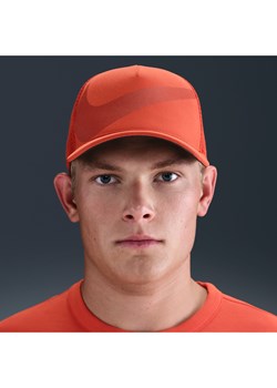 Czapka z daszkiem typu trucker Dri-FIT Nike Rise - Czerwony - id: 41666335071new - marki Nike - 184284172 Czapka z daszkiem typu trucker Dri-FIT Nike Rise - Czerwony ze sklepu Nike poland w kategorii Czapki z daszkiem męskie - zdjęcie 184284172